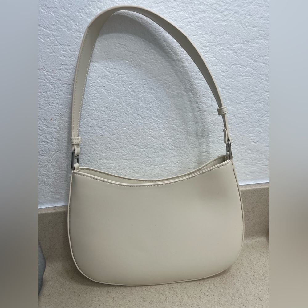 Elegant Cream Shoulder Bag